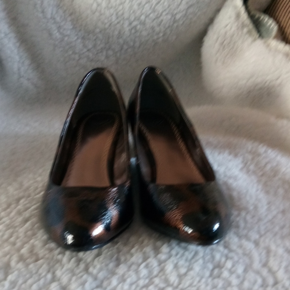 Shoes - Picture 2 of 3